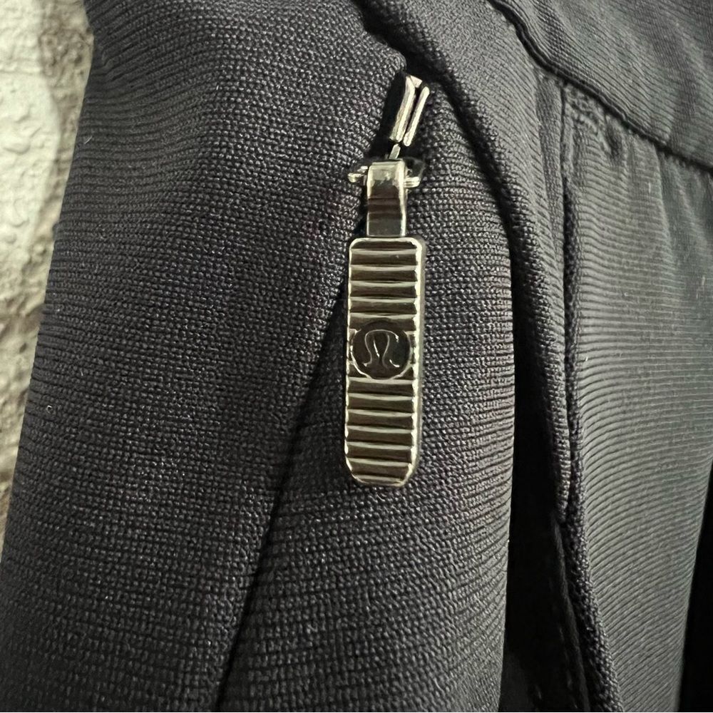 Lululemon Essential High-Rise Trouser Black (First Release) Size 4 - Picture 5 of 7